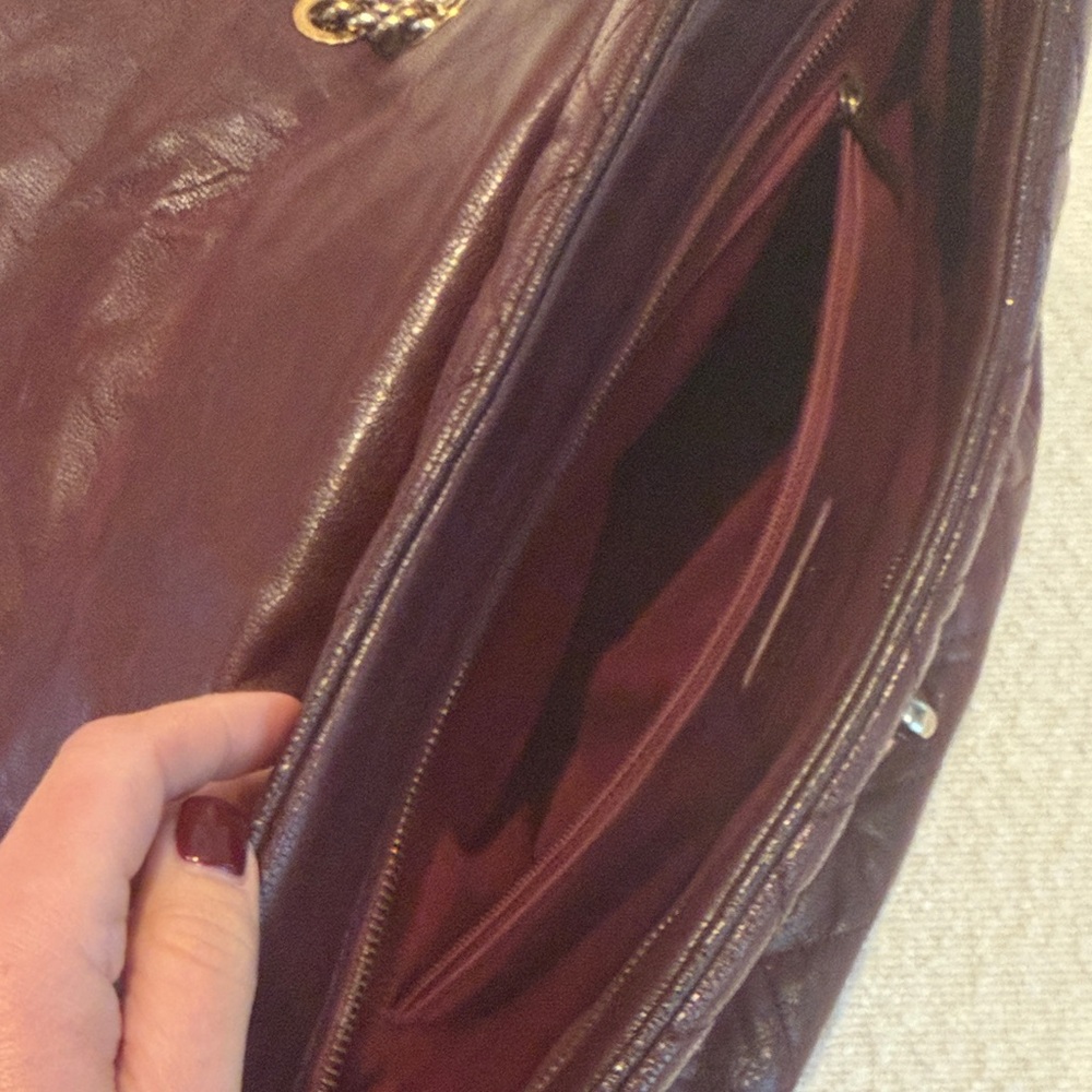 CHANEL
Burgundy Quilted Glazed Caviar Leather Large Shiva Flap Shoulder Bag - Picture 12 of 17